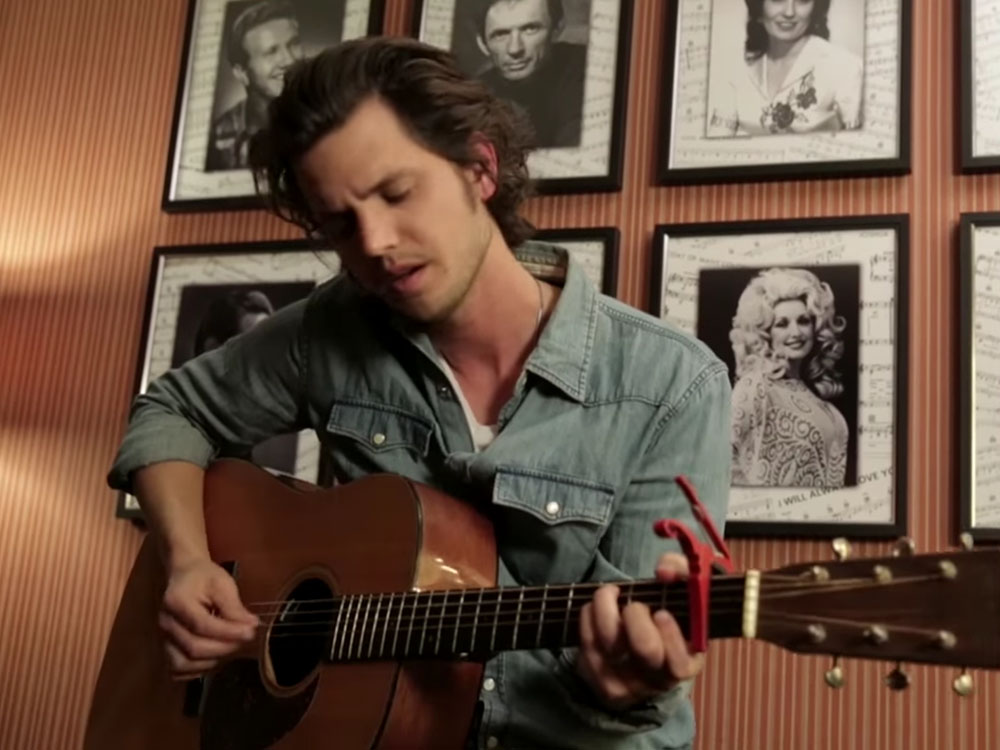 Watch Steve Moakler’s Powerful Acoustic Performance of “Riser”
