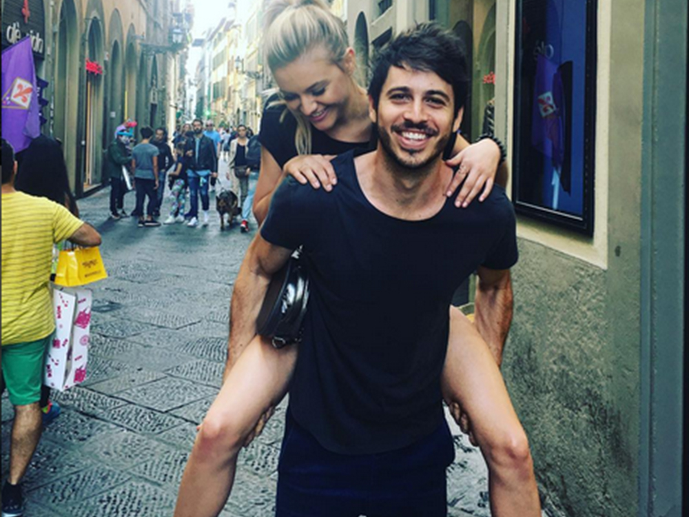 La Belle Vie: Kelsea Ballerini Gets Well Deserved Vacation and Shares Photos From Italy and Paris Trip