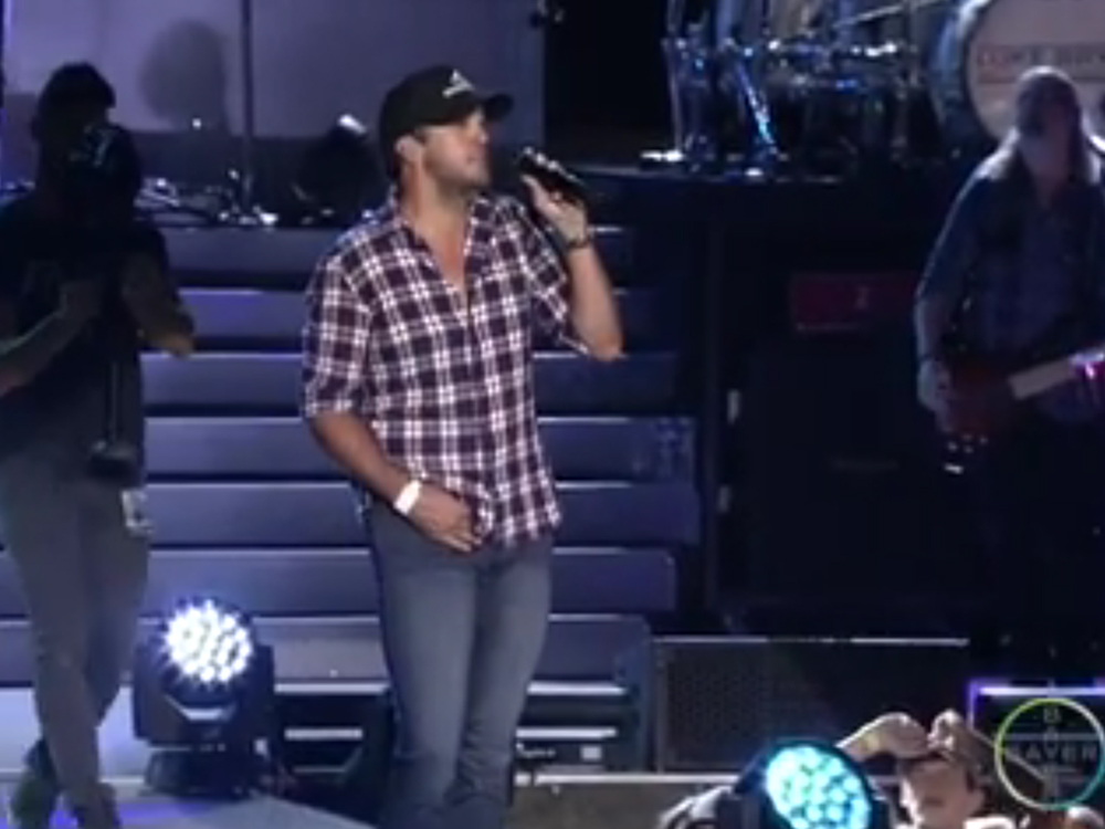 The Show Must Go On! Luke Bryan Performs With a Broken Collarbone After Bicycle Accident