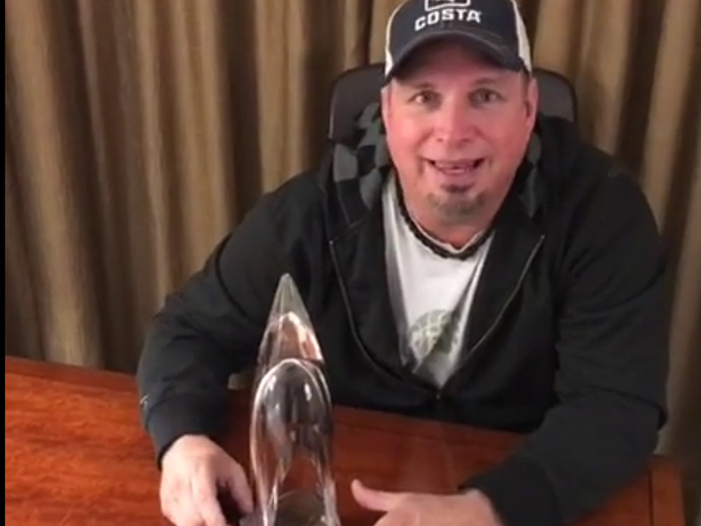 Garth Brooks Thanks Fans for His Record Fifth Entertainer of the Year Award