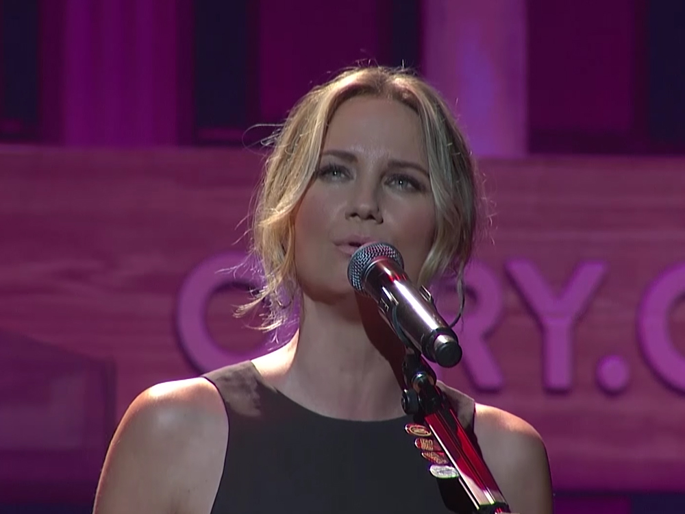 Watch Jennifer Nettles’ Stunning Version of “UnLove You” on the Grand Ole Opry Stage